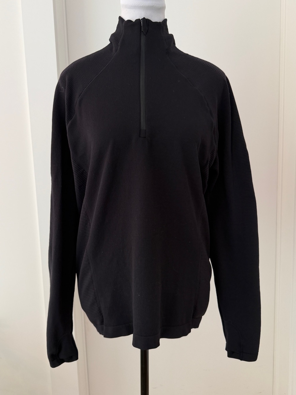 ATHLETA Quarter Zip Pullover Athletic Top Thumbholes Run Hike Warmup Gym Casual